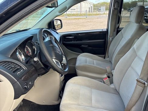 Used 2016 Dodge Grand Caravan SE w/ Quick Order Package 29E SE image 2