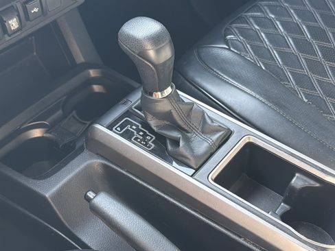Used 2022 Toyota Tacoma SR5 w/ Technology Package RWD image 37