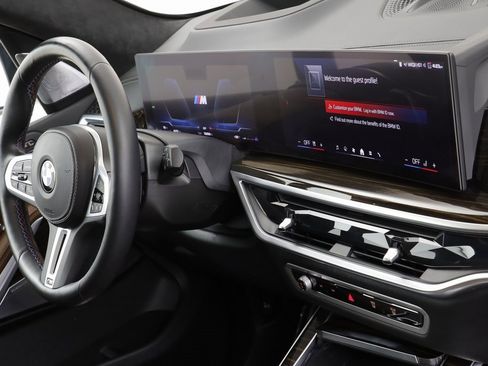 Used 2025 BMW X7 M60i image 22