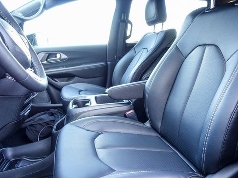 New 2026 Chrysler Pacifica Select image 19