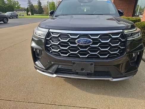 Used 2025 Ford Explorer Platinum w/ LUX Leather Package AWD/4WD image 2