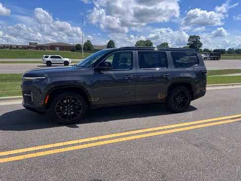 New 2026 Jeep Grand Wagoneer Summit AWD/4WD image 9