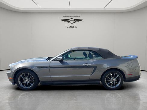 Used 2011 Ford Mustang Premium w/ 203A Rapid Spec Order Code image 2