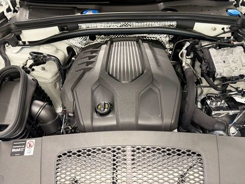 New 2026 Porsche Macan AWD/4WD image 32