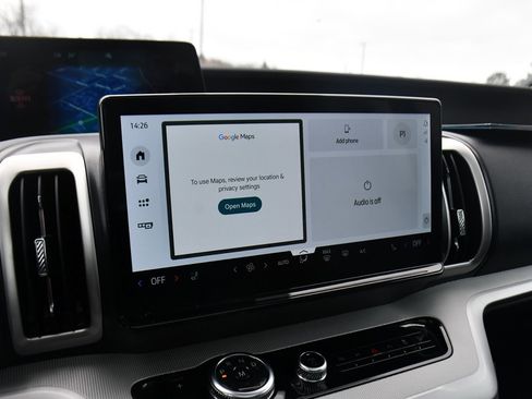 Used 2025 Ford Expedition Active image 32