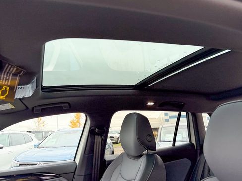 New 2026 Volkswagen Tiguan SE R-Line image 21