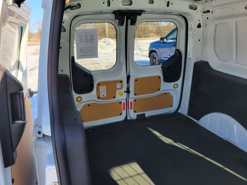 Used 2017 Ford Transit Connect XLT image 25
