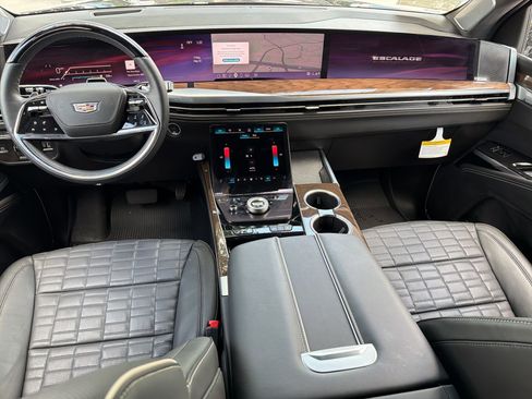 Certified 2025 Cadillac Escalade Sport Platinum w/ LPO, ONYX Package AWD/4WD image 17