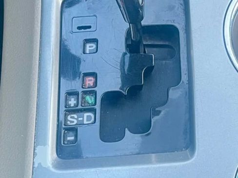 Used 2012 Toyota Highlander SE image 13