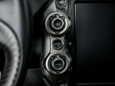 Used 2018 McLaren 720S Performance RWD image 33