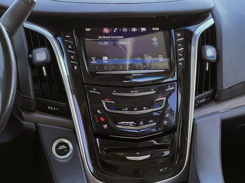 Used 2018 Cadillac Escalade ESV Premium Luxury image 16