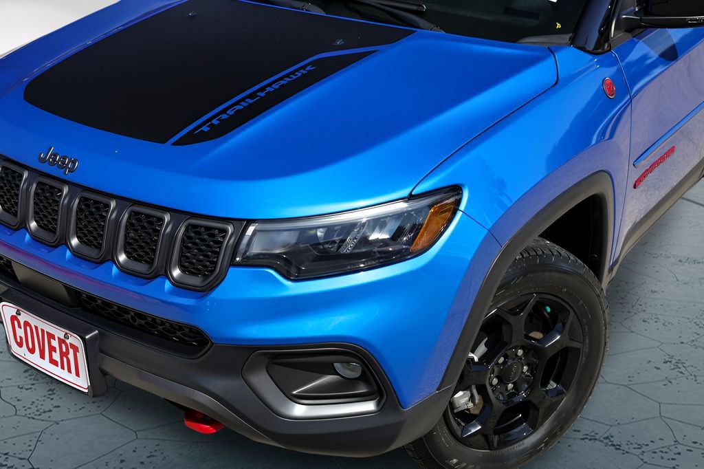 Used 2023 Jeep Compass Trailhawk w/ Trailhawk Convenience Group AWD/4WD image 3