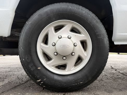 Used 2011 Ford E-350 and Econoline 350 XLT image 32