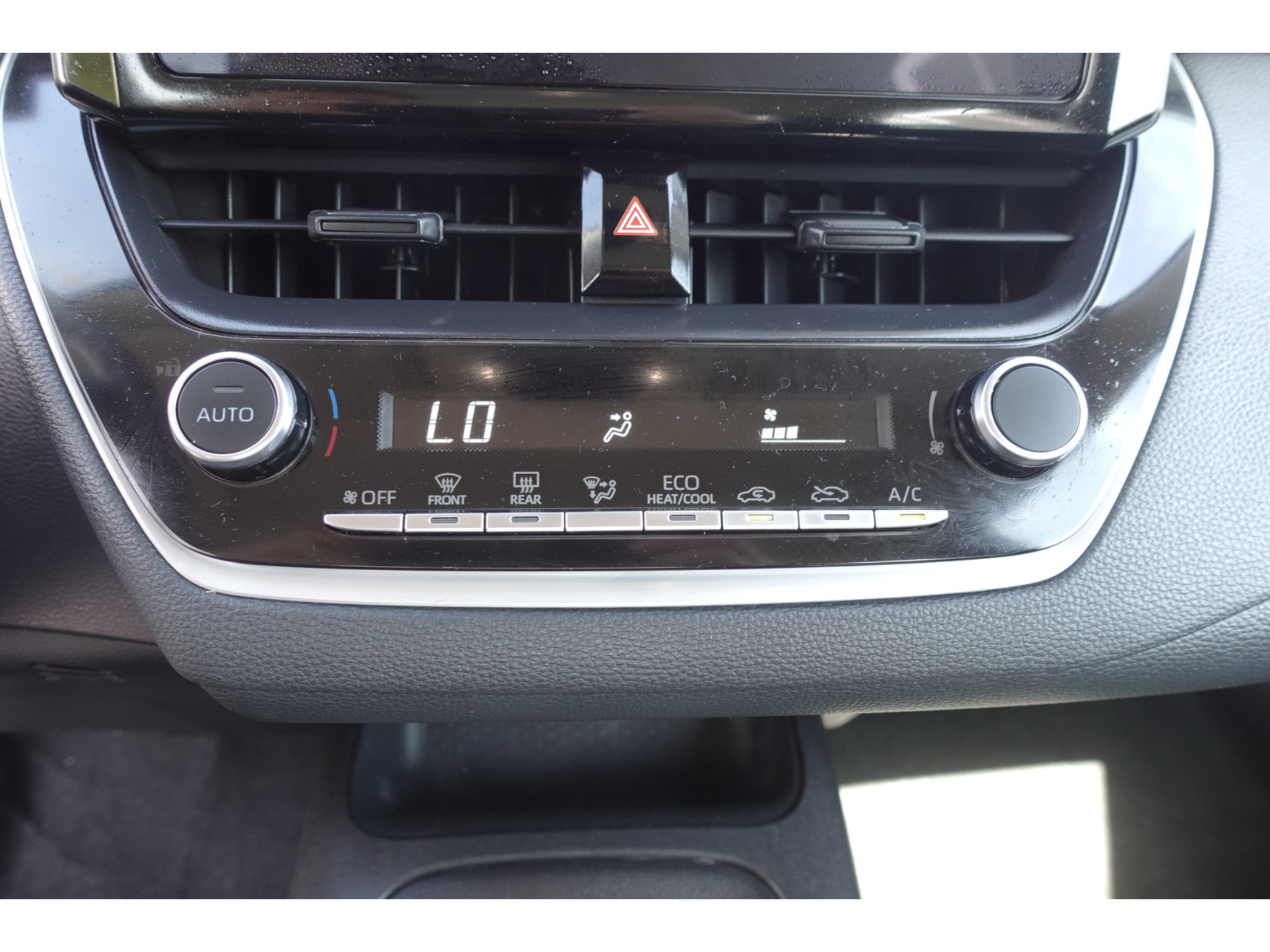 Used 2025 Toyota Corolla LE FWD image 17