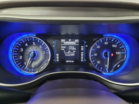 Used 2019 Chrysler Pacifica Touring-L FWD image 23