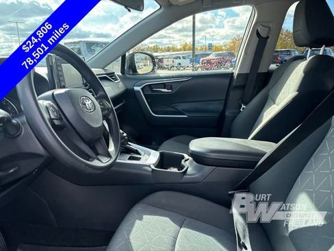 Used 2022 Toyota RAV4 XLE image 9