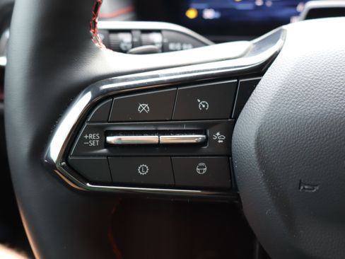 Used 2025 Chevrolet Traverse RS FWD image 21