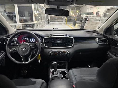 Used 2017 Kia Sorento FWD image 32