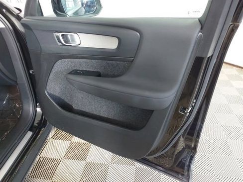 Used 2025 Volvo XC40 B5 Plus AWD/4WD image 22