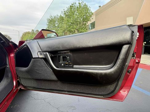 Used 1990 Chevrolet Corvette Coupe image 92