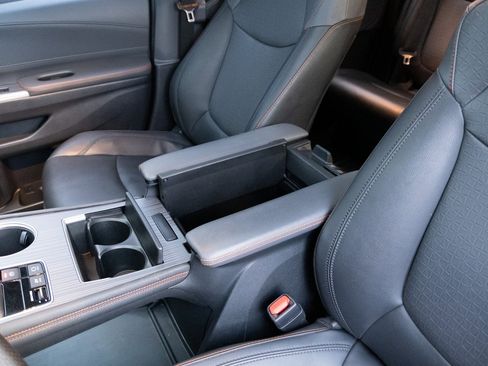 Used 2021 Toyota Sienna XSE image 8