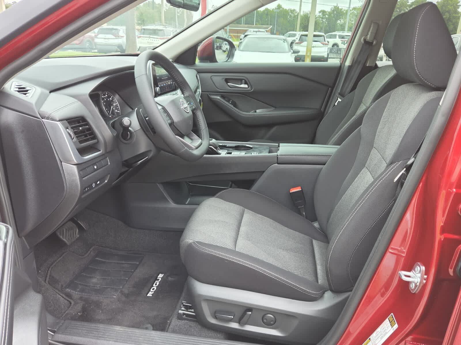 Used 2026 Nissan Rogue SV FWD image 3