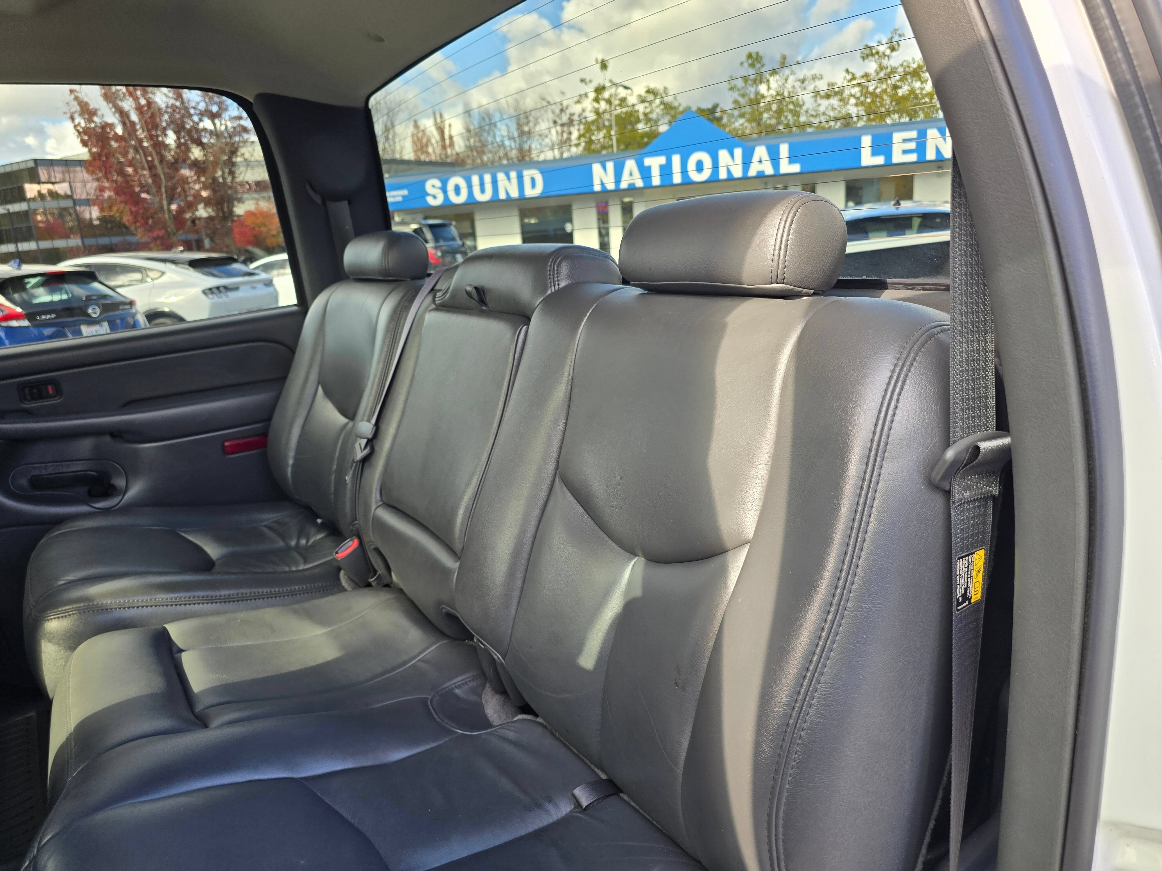 Used 2005 Chevrolet Silverado 2500 LT w/ Heavy-Duty Power Package AWD/4WD image 18