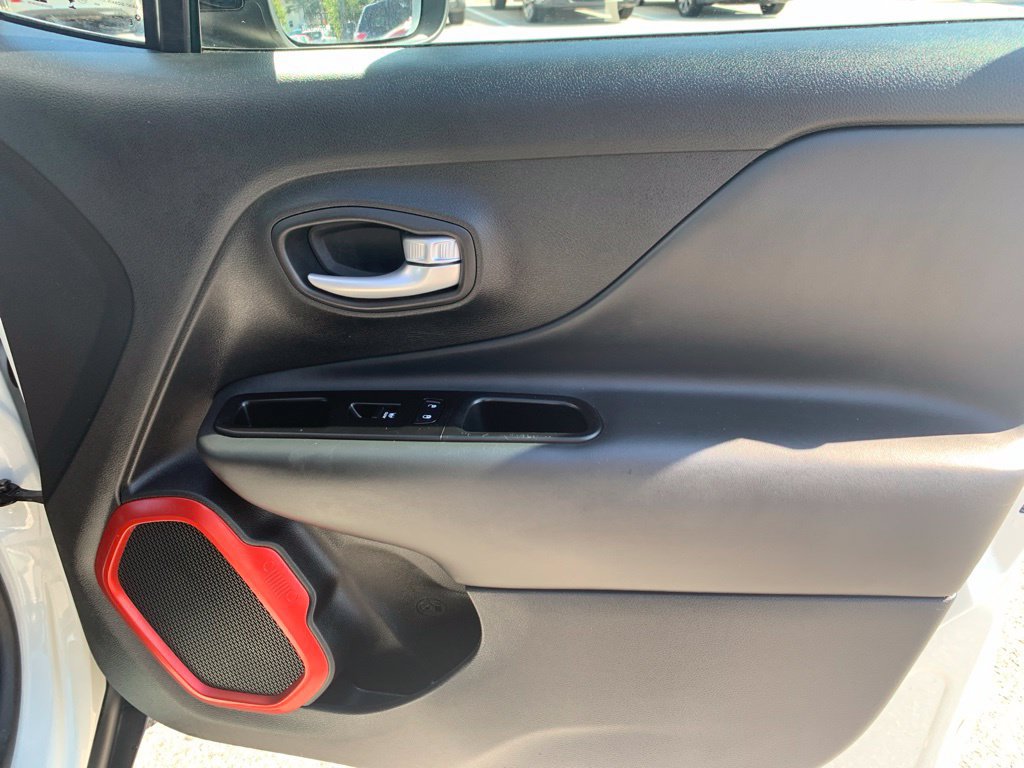 Used 2023 Jeep Renegade Trailhawk AWD/4WD image 24