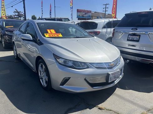 Used 2018 Chevrolet Volt LT image 2