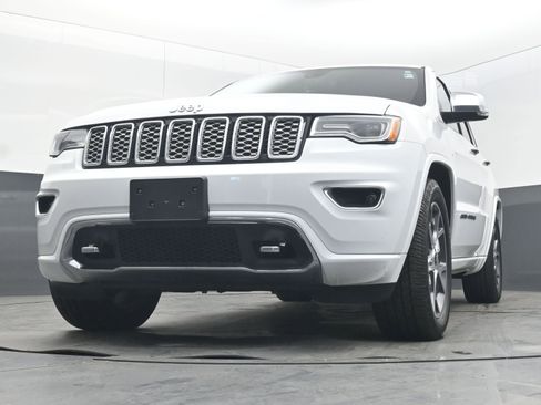 Used 2020 Jeep Grand Cherokee Overland AWD/4WD image 19