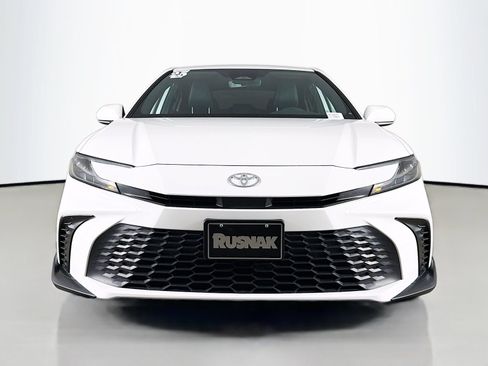 Used 2025 Toyota Camry SE w/ Convenience Package FWD image 2