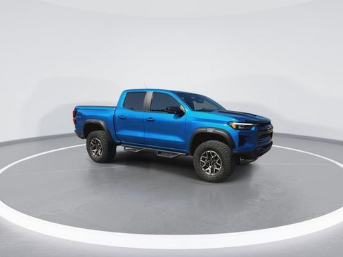 Used 2024 Chevrolet Colorado ZR2 w/ Technology Package AWD/4WD image 5