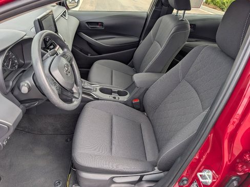 Used 2025 Toyota Corolla LE FWD image 2