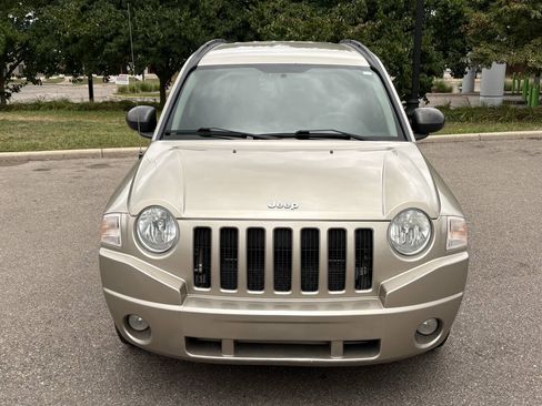 Used 2010 Jeep Compass Sport AWD/4WD image 4