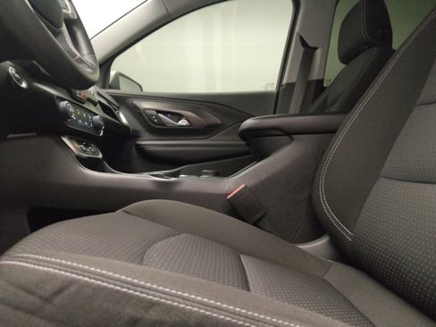 Used 2022 GMC Terrain SLE AWD/4WD image 17