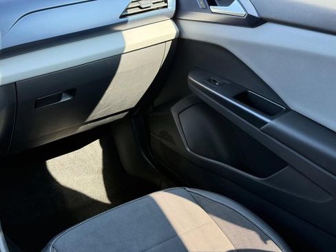 Certified 2023 Volkswagen Taos SE w/ Panoramic Sunroof Package AWD/4WD image 15