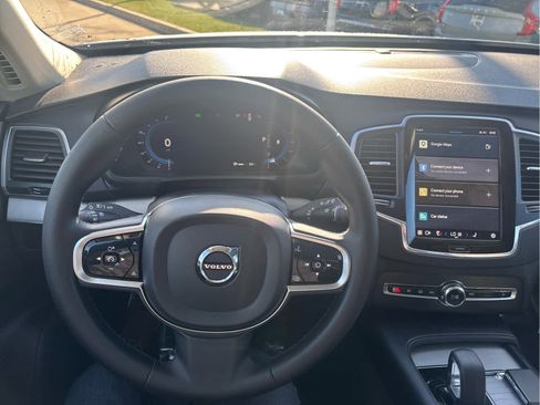 Used 2024 Volvo XC90 B5 Core AWD/4WD image 13