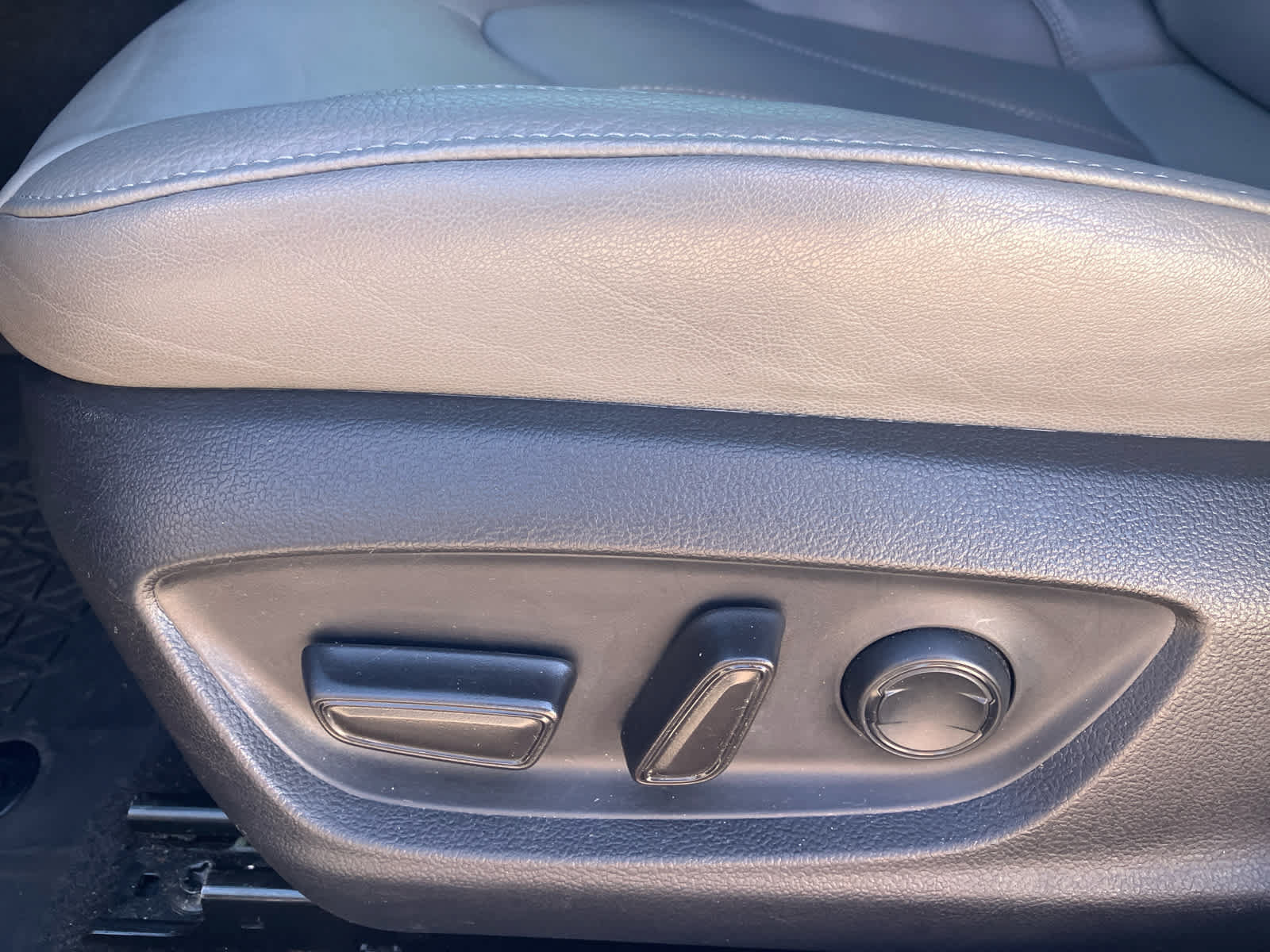 Used 2019 Toyota Avalon XLE w/ Moonroof Package FWD image 11