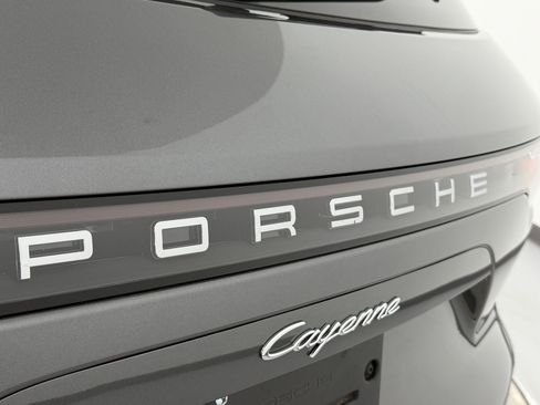 Certified 2023 Porsche Cayenne AWD/4WD image 34