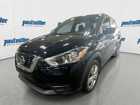 Used 2018 Nissan Kicks S FWD image 1