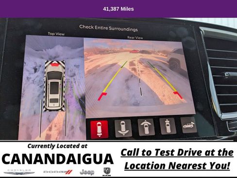 Used 2023 Chrysler Pacifica Touring-L image 11