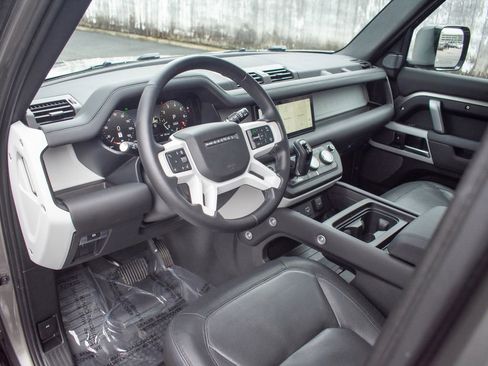 Used 2024 Land Rover Defender 110 X-Dynamic SE image 12