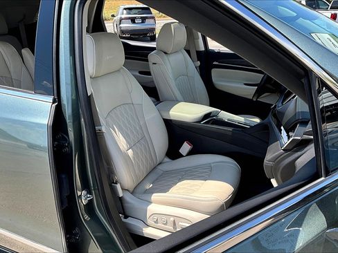 Used 2023 Buick Enclave Avenir image 7