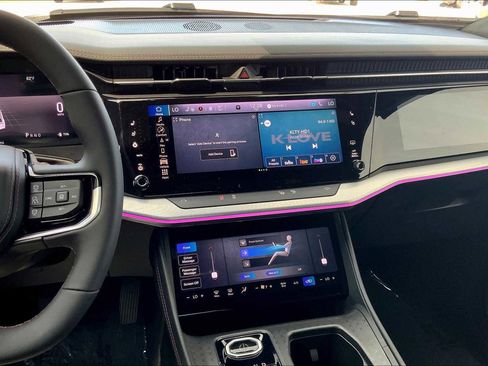 Used 2024 Jeep Wagoneer Launch Edition image 11