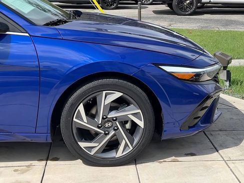 Used 2025 Hyundai Elantra SEL image 11