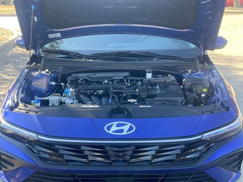 Used 2025 Hyundai Elantra SEL image 35