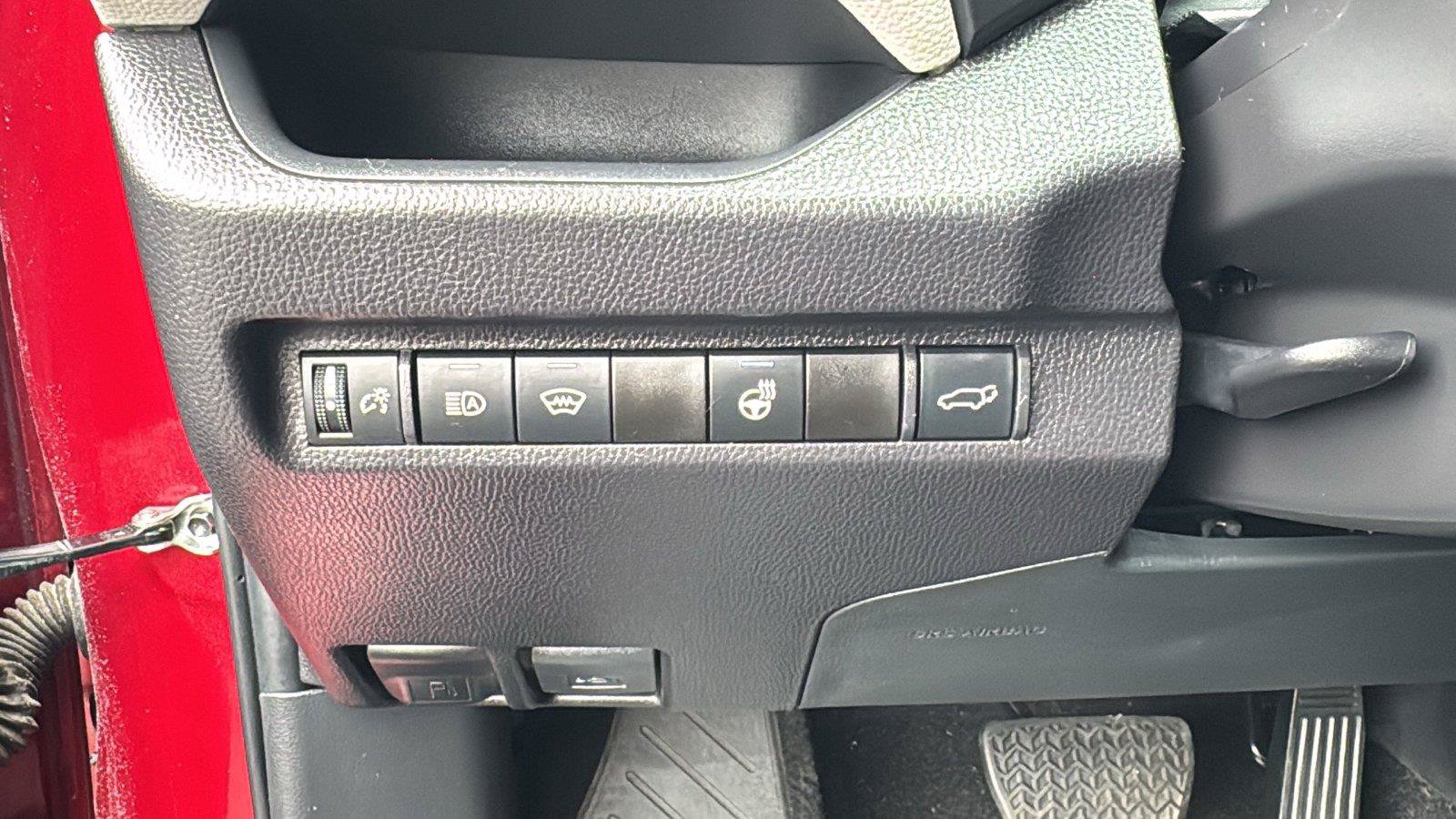 Used 2025 Toyota RAV4 XLE w/ Convenience Package FWD image 14