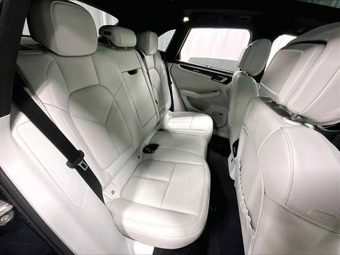 New 2026 Porsche Macan image 30