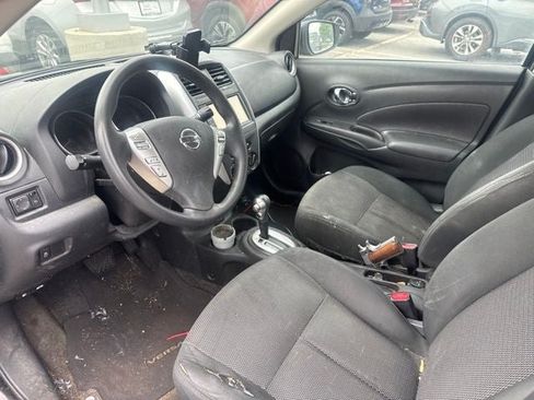 Used 2019 Nissan Versa SV FWD image 3