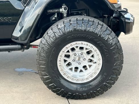 Used 2020 Jeep Wrangler Unlimited Sahara image 10